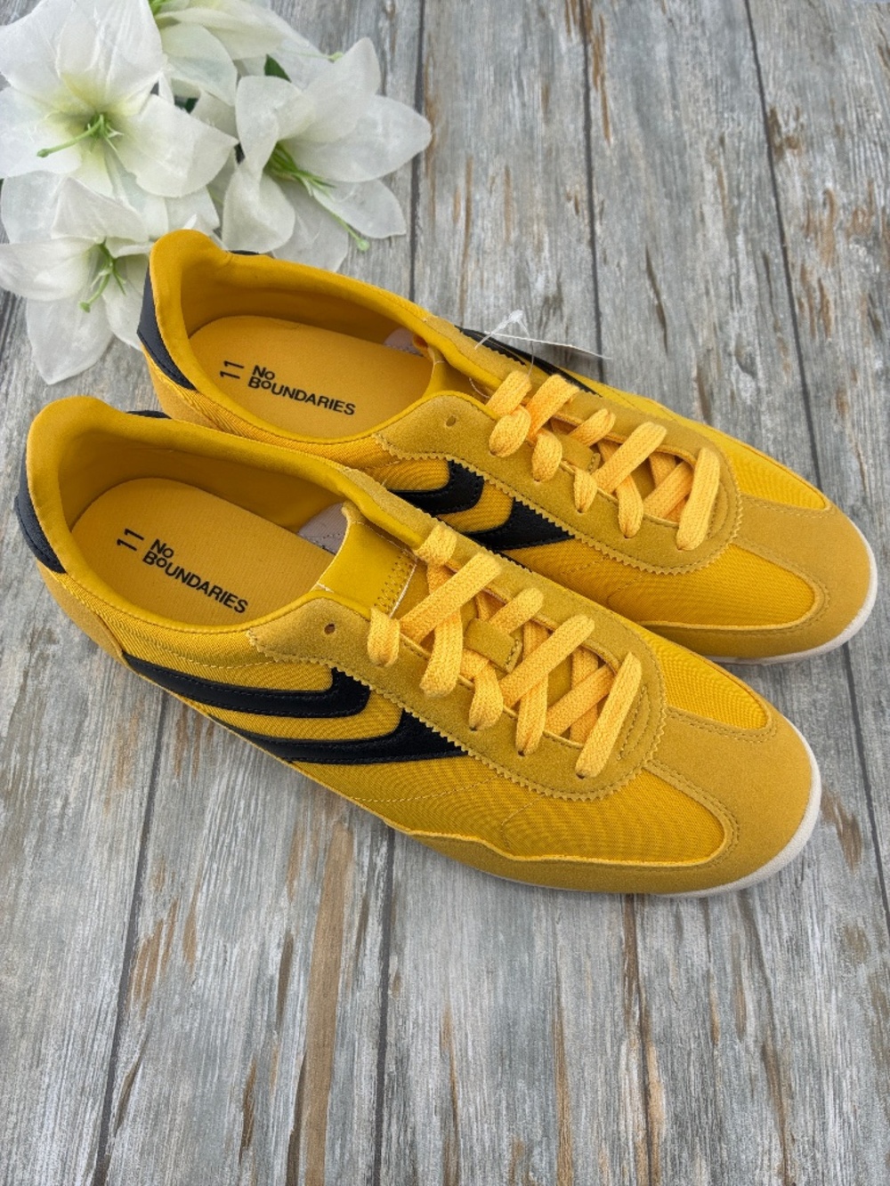 Women’s Retro Lace-Up Sneakers Yellow Shoes Size 11